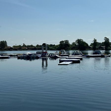 Fable Lodge Tattershall Lakes - Luxury Lakeside Lodge With Hot Tub Exterior photo