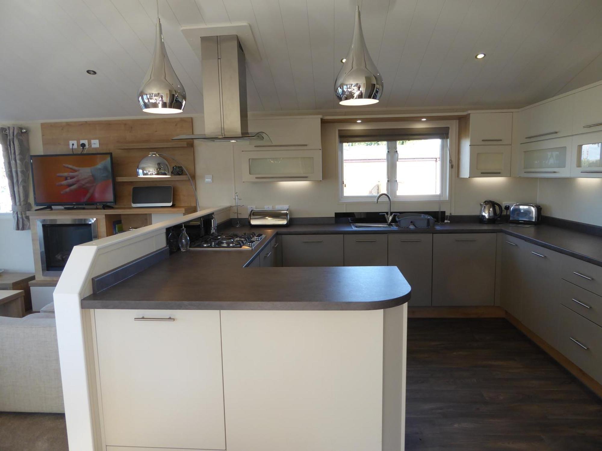 Fable Lodge Tattershall Lakes - Luxury Lakeside Lodge With Hot Tub Exterior photo