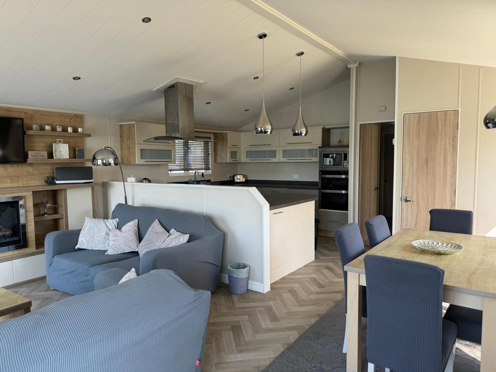 Fable Lodge Tattershall Lakes - Luxury Lakeside Lodge With Hot Tub Exterior photo
