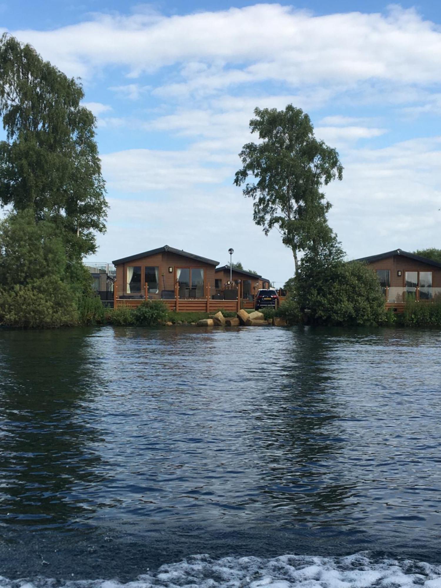 Fable Lodge Tattershall Lakes - Luxury Lakeside Lodge With Hot Tub Exterior photo
