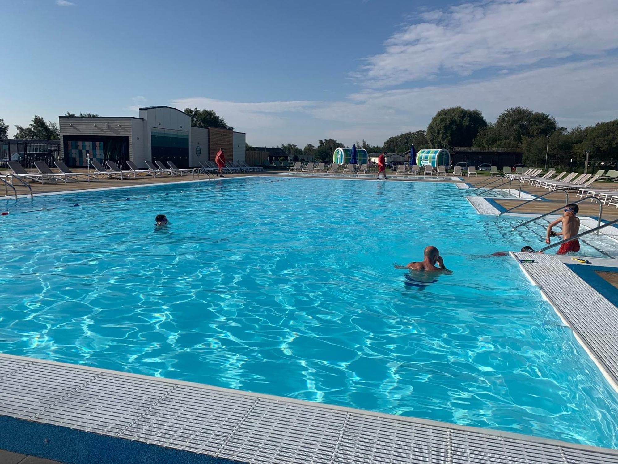 Fable Lodge Tattershall Lakes - Luxury Lakeside Lodge With Hot Tub Exterior photo